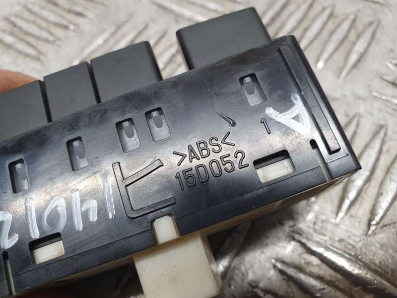 Recambio de modulo electronico para lexus is 300h referencia OEM IAM 15D052  