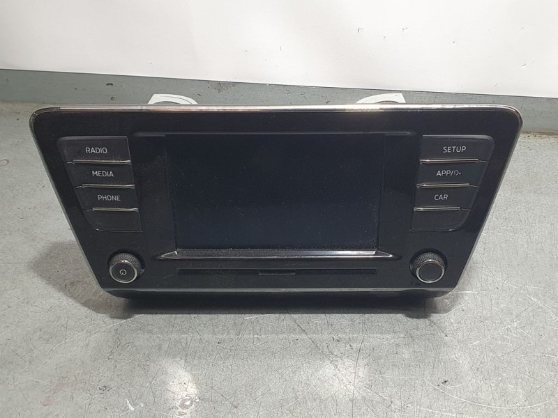 Recambio de sistema navegacion gps para skoda superb (3v3) active referencia OEM IAM 3V0035871C 702X0200 LG