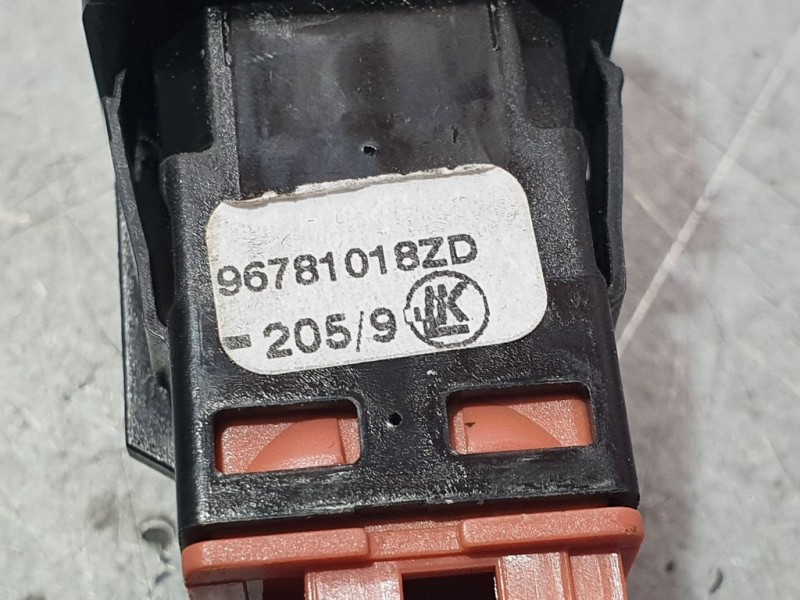 Recambio de warning para citroën c4 space tourer blue hdi 130 referencia OEM IAM 96781018ZD  