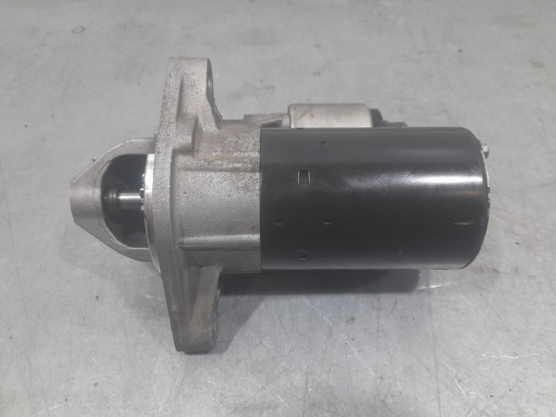 Recambio de motor arranque para toyota auris active referencia OEM IAM 281000T030D 0001107531 BOSCH