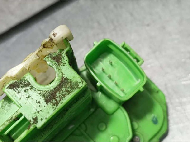 Recambio de cerradura puerta trasera izquierda para alfa romeo giulietta (191) distinctive referencia OEM IAM A046879  ELECTRICA