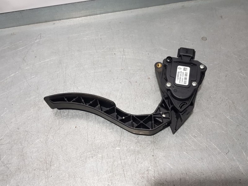 Recambio de potenciometro pedal para renault clio iv limited referencia OEM IAM 180029347R 6PV00997807 