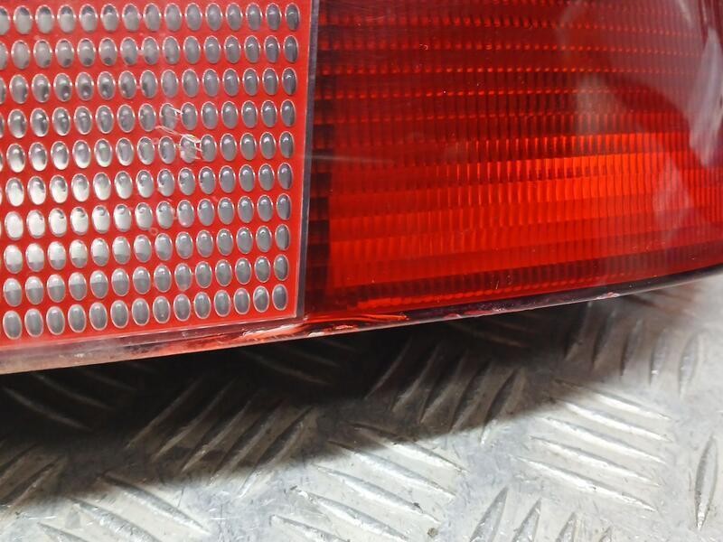 Recambio de piloto trasero derecho para bmw serie 5 berlina (e39) 525tds referencia OEM IAM 8358032 HELLA ROZADO 2VP00724002