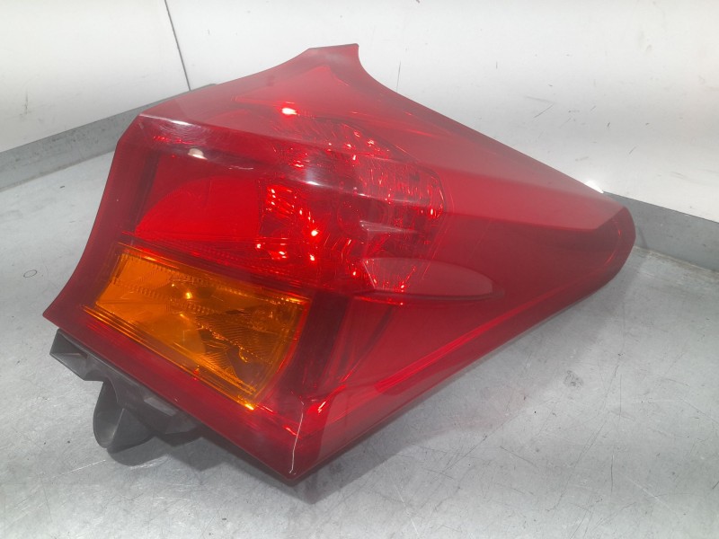 Recambio de piloto trasero derecho para toyota auris active referencia OEM IAM 8155102740  EXTERIOR