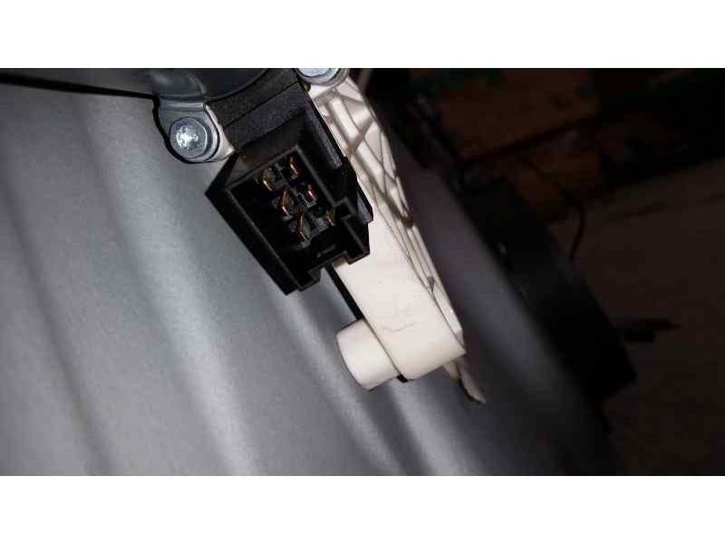 Recambio de elevalunas delantero izquierdo para mercedes-benz clase b (w245) 180 cdi (245.207) referencia OEM IAM  6 PINS ELECTR