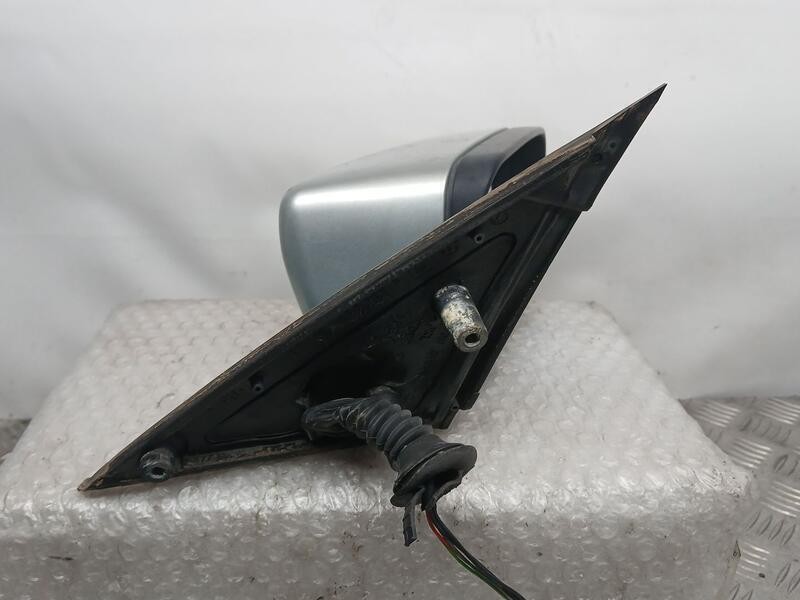 Recambio de retrovisor derecho para bmw serie 5 berlina (e39) 525tds referencia OEM IAM 51168266604 ELECTRICO Y TOCADO 5 CABLES 