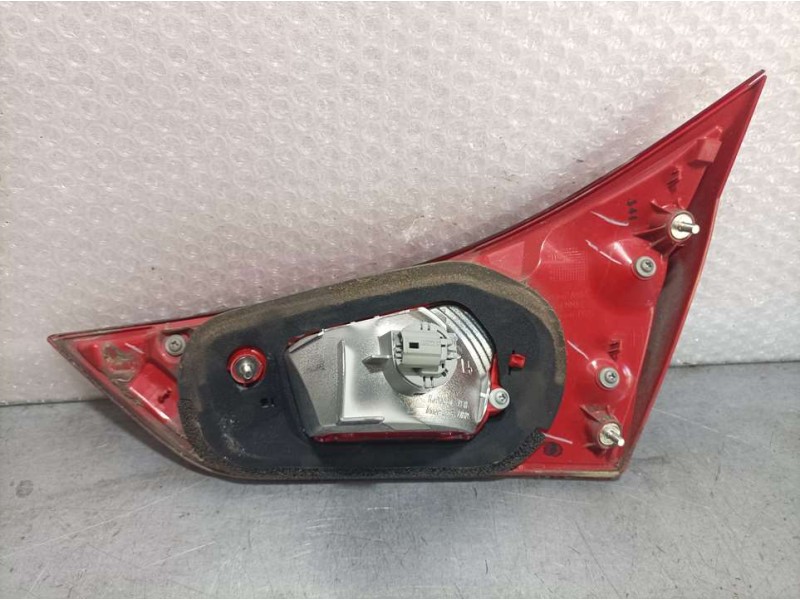 Recambio de piloto trasero izquierdo para toyota auris active referencia OEM IAM 05170237  INTERIOR KOITO