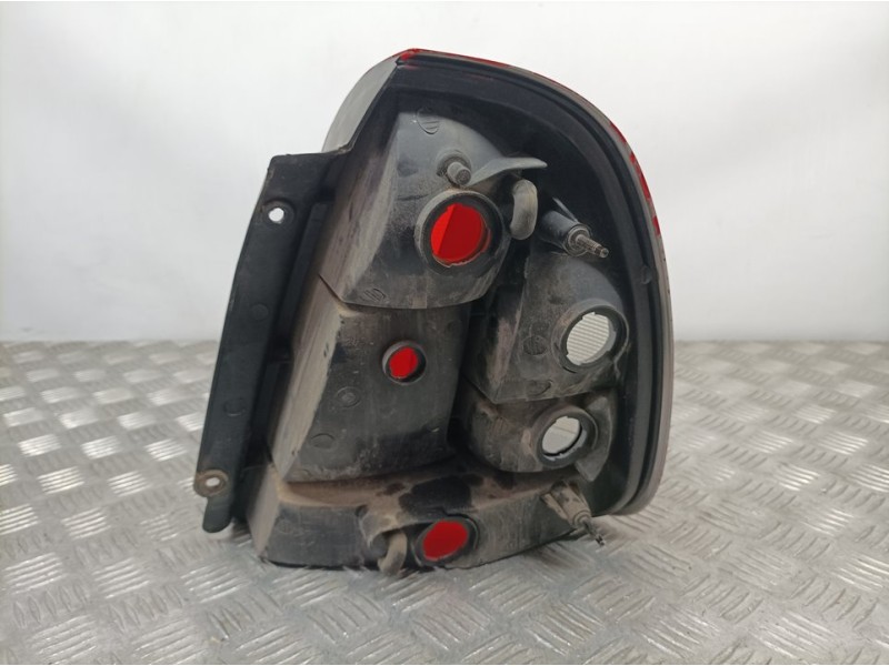 Recambio de piloto trasero izquierdo para daewoo compact 1.6 gasolina referencia OEM IAM 0311000731  