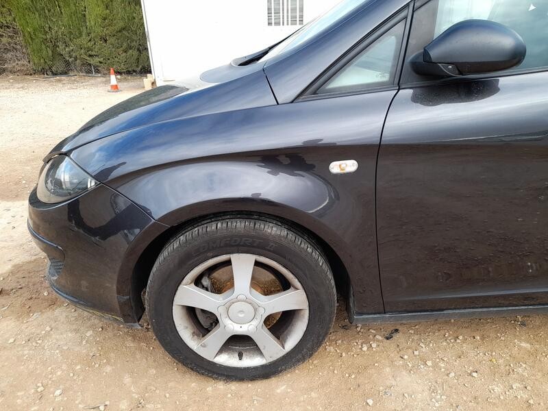 Recambio de aleta delantera izquierda para seat toledo iii (5p2) 1.9 tdi referencia OEM IAM 5P0821021A  