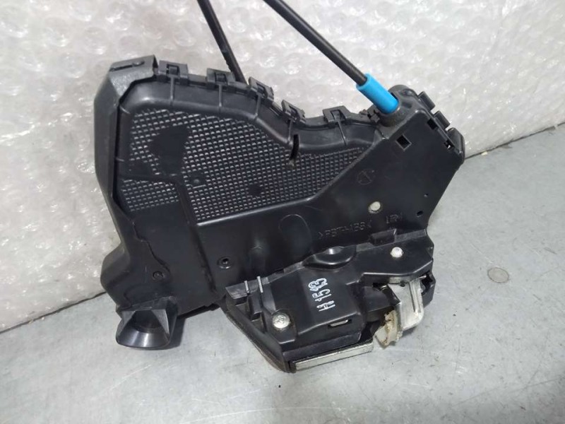 Recambio de cerradura puerta delantera derecha para toyota auris active referencia OEM IAM 6903005130  4 PINES