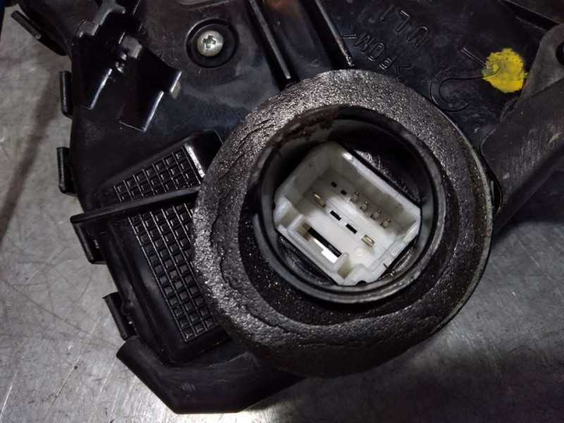 Recambio de cerradura puerta delantera izquierda para toyota auris active referencia OEM IAM 6904002210  6 PINES