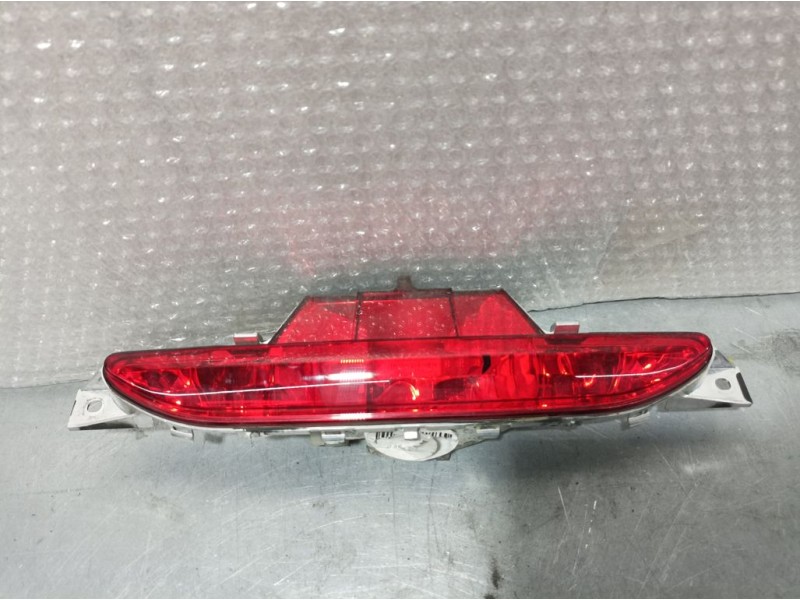 Recambio de piloto trasero central para peugeot 208 access referencia OEM IAM 9674388980  PARAGOLPES