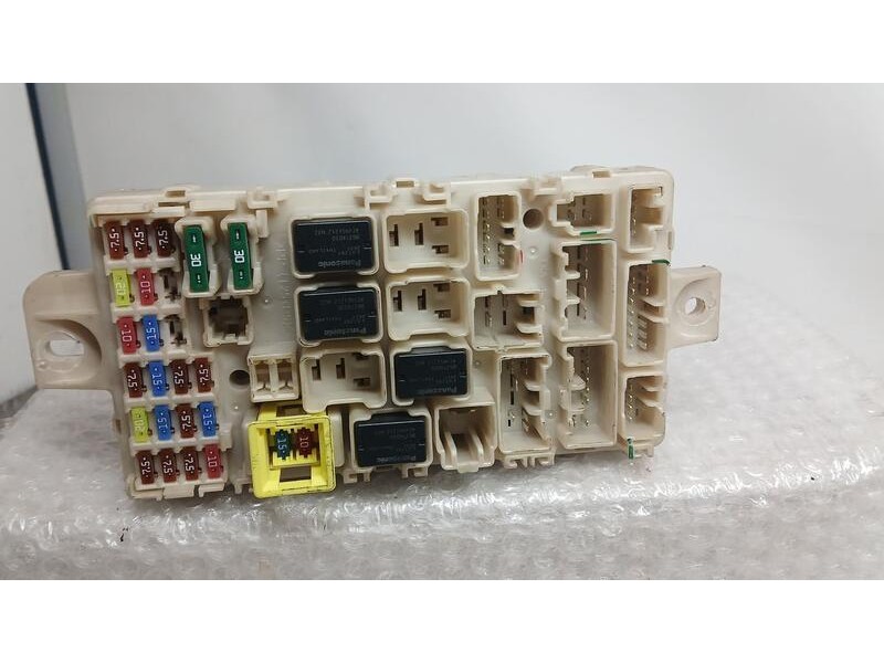 Recambio de caja reles / fusibles para mitsubishi space star (a00) motion referencia OEM IAM 8637C702  GGM013F81