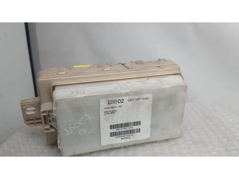 Recambio de caja reles / fusibles para mitsubishi space star (a00) motion referencia OEM IAM 8637C702  GGM013F81