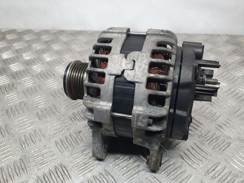 Recambio de alternador para nissan pulsar (c13) tekna referencia OEM IAM 231004EA0A F000BL0825 BOSCH