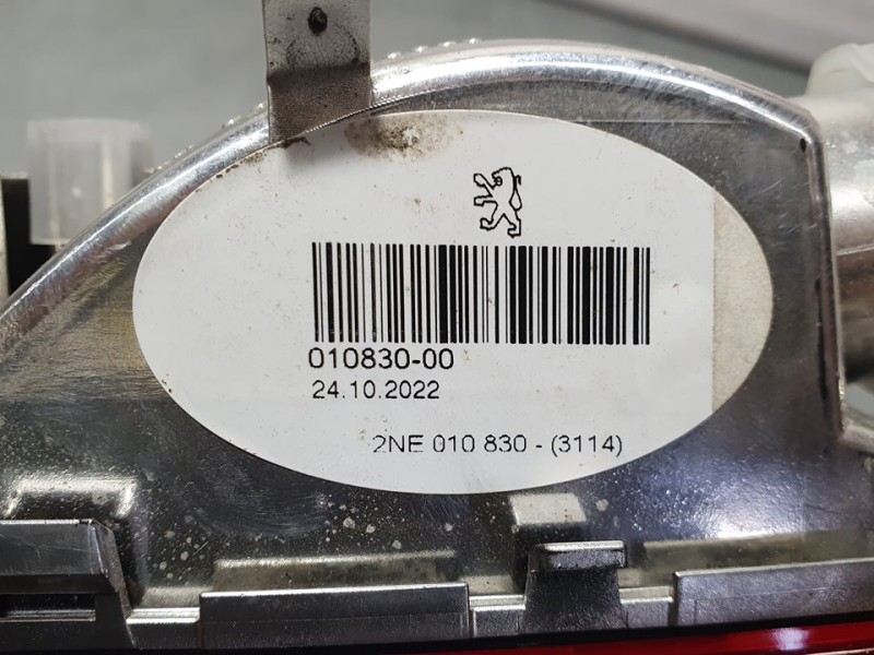 Recambio de piloto trasero central para opel corsa f edition referencia OEM IAM 9674308980 2NE010830 