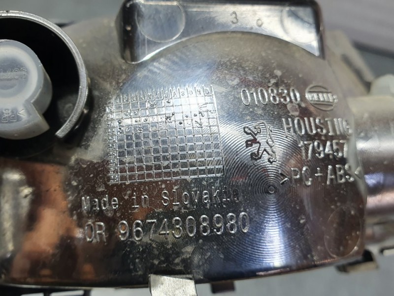 Recambio de piloto trasero central para opel corsa f edition referencia OEM IAM 9674308980 2NE010830 