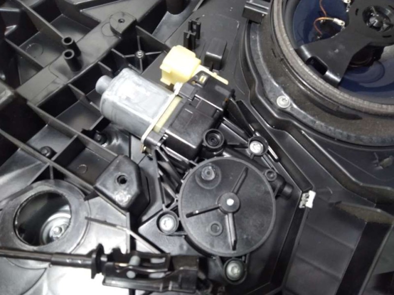 Recambio de elevalunas trasero derecho para ford fiesta (ccn) trend referencia OEM IAM C1BBA045H22AC  ELECTRICO 6 PINES