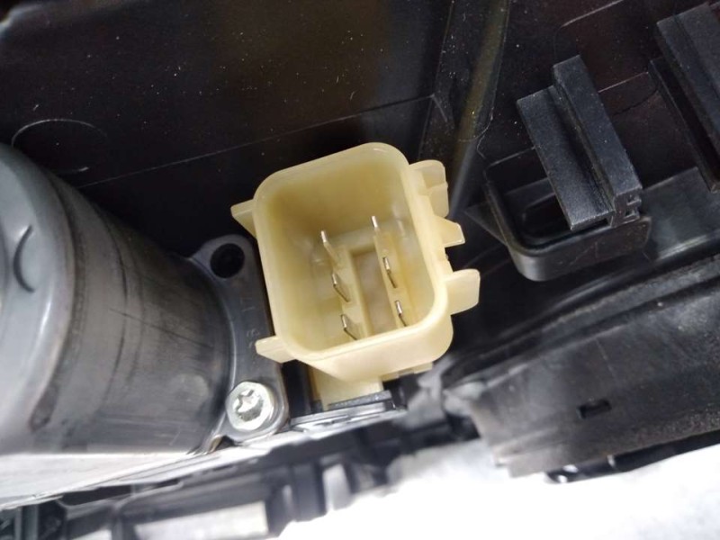 Recambio de elevalunas trasero derecho para ford fiesta (ccn) trend referencia OEM IAM C1BBA045H22AC  ELECTRICO 6 PINES