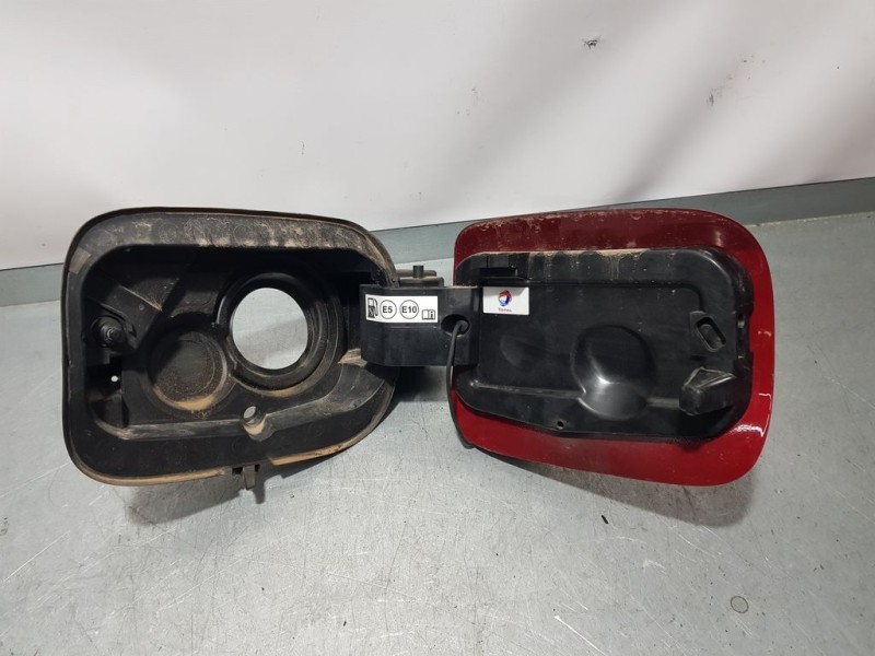 Recambio de tapa exterior combustible para peugeot 308 style referencia OEM IAM 9817504180 48985U01 