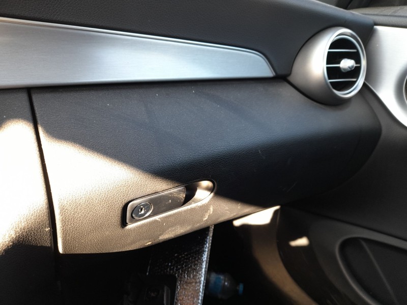 Recambio de guantera para mercedes-benz clase c descapotable (a205) c 220 d (205.404) referencia OEM IAM A2056803505  