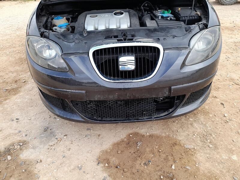 Recambio de paragolpes delantero para seat toledo iii (5p2) 1.9 tdi referencia OEM IAM 5P0807217MGRU REJILLA ROTA 