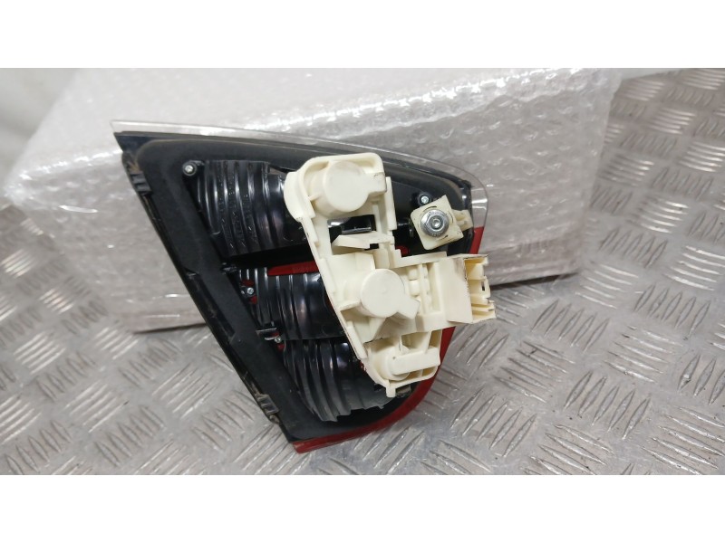 Recambio de piloto trasero derecho interior para bmw 3 (e90) 320 d referencia OEM IAM 0406884  0284952223