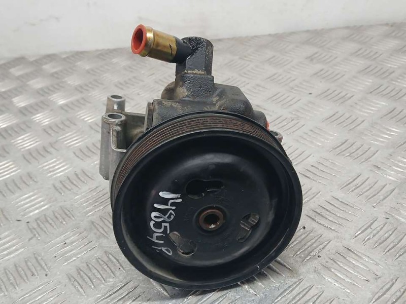 Recambio de bomba direccion para ford fiesta berlina quarz referencia OEM IAM 1677437 HBDBJ 