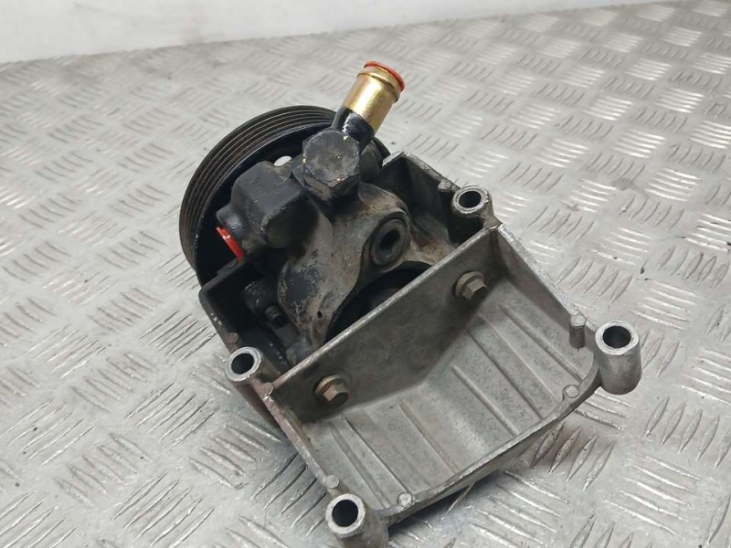 Recambio de bomba direccion para ford fiesta berlina quarz referencia OEM IAM 1677437 HBDBJ 