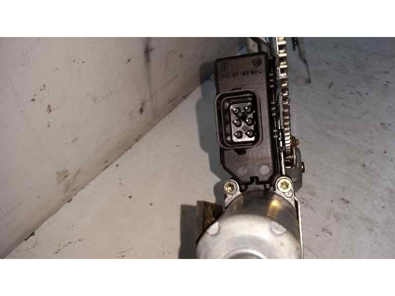 Recambio de elevalunas delantero derecho para opel zafira a elegance referencia OEM IAM 101250200 90579356 BROSE