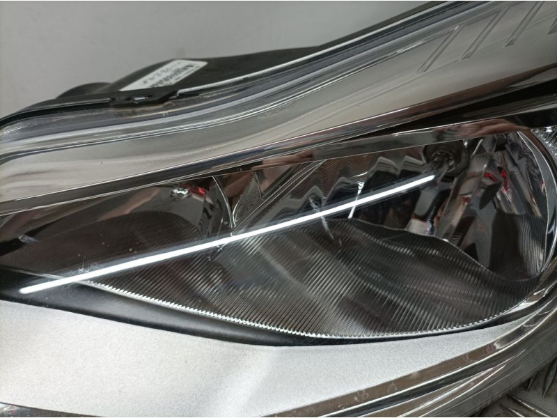 Recambio de faro izquierdo para ford focus lim. (cb8) titanium referencia OEM IAM BM5113W030NB  ROZADO