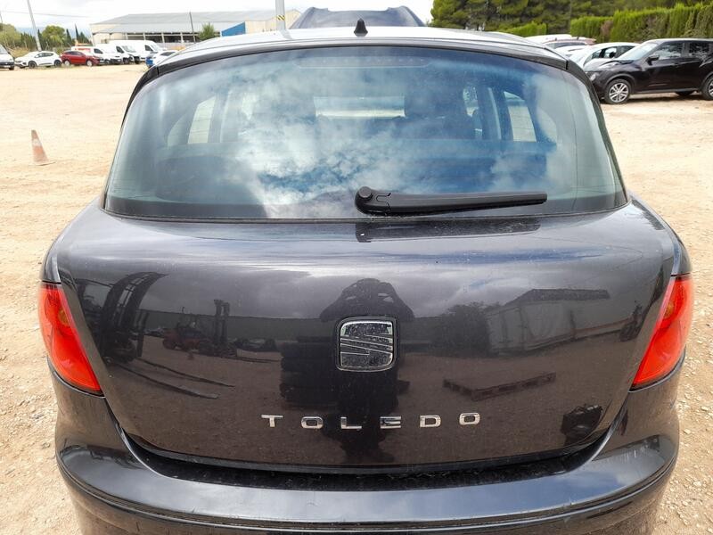 Recambio de porton trasero para seat toledo iii (5p2) 1.9 tdi referencia OEM IAM 5P5827024  