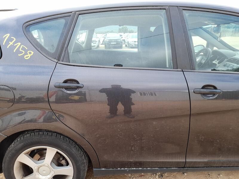 Recambio de puerta trasera derecha para seat toledo iii (5p2) 1.9 tdi referencia OEM IAM 5P0833056  