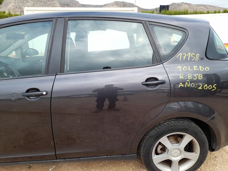 Recambio de puerta trasera izquierda para seat toledo iii (5p2) 1.9 tdi referencia OEM IAM 5P0833055  