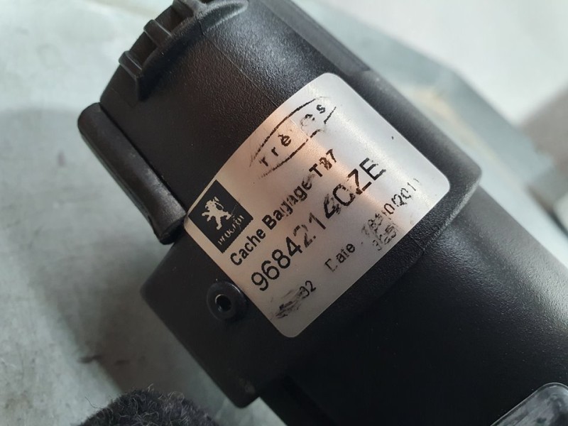 Recambio de bandeja trasera para peugeot 5008 active referencia OEM IAM 96842140ZE  