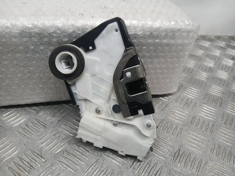 Recambio de cerradura puerta delantera derecha para toyota yaris active referencia OEM IAM 690300D140  
