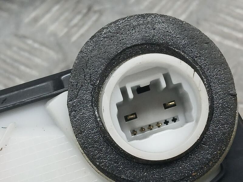 Recambio de cerradura puerta delantera derecha para toyota yaris active referencia OEM IAM 690300D140  