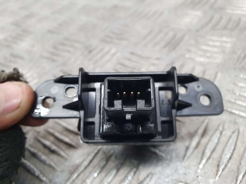 Recambio de warning para nissan pulsar (c13) tekna referencia OEM IAM 682UU3ZL0A  