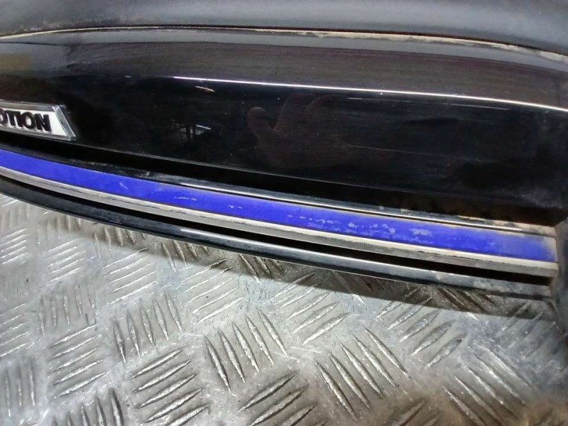 Recambio de rejilla delantera para volkswagen golf vii lim. (bq1) advance referencia OEM IAM 5G0853651CD  ROZADA