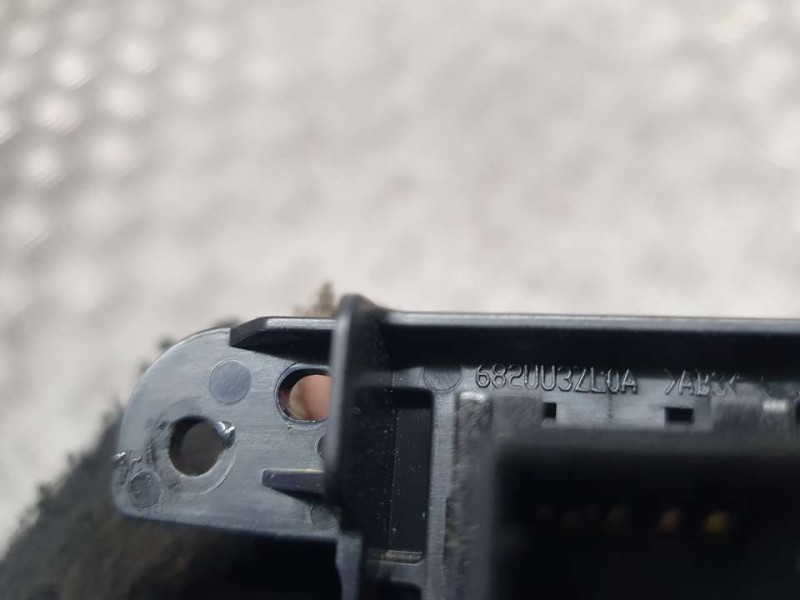 Recambio de warning para nissan pulsar (c13) tekna referencia OEM IAM 682UU3ZL0A  