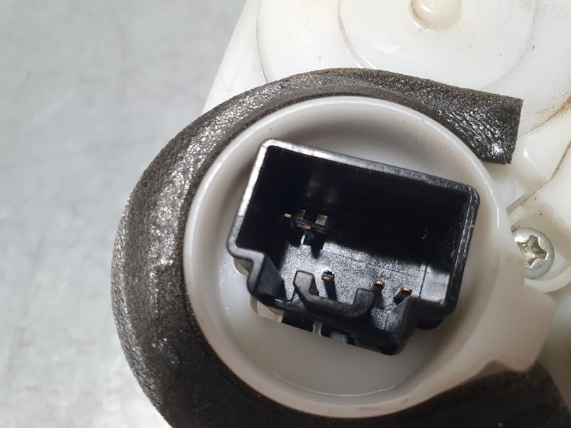 Recambio de cerradura puerta delantera derecha para mazda 6 lim. (gh) 2.0 crtd 140cv active (5-ptas.) referencia OEM IAM 8C11B04