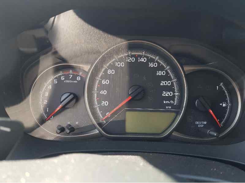 Recambio de cuadro instrumentos para toyota yaris active referencia OEM IAM 838000DF80  