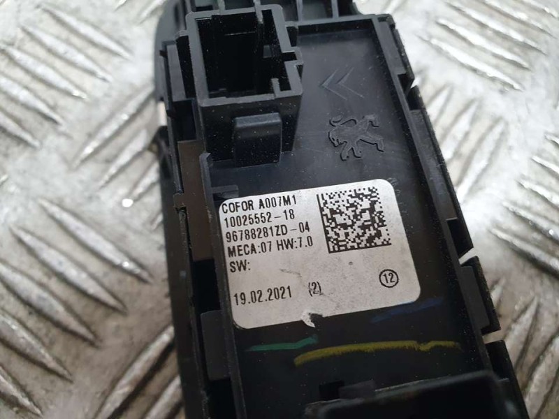 Recambio de mando elevalunas delantero izquierdo para peugeot 2008 (p1) active referencia OEM IAM 96788281ZD 1002555218 C/ MANDO