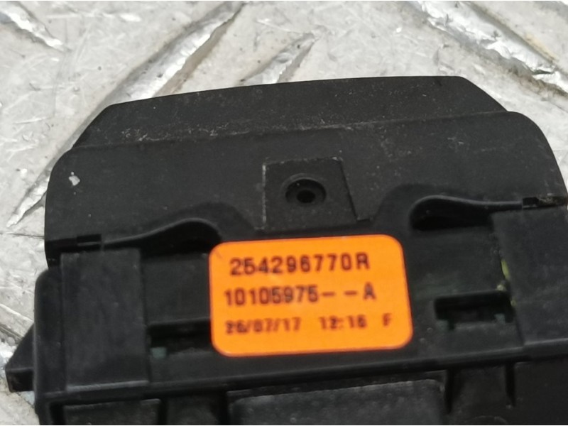 Recambio de interruptor para dacia duster ambiance 4x2 referencia OEM IAM 254296770R  BLOQUEO ELEVALUNAS