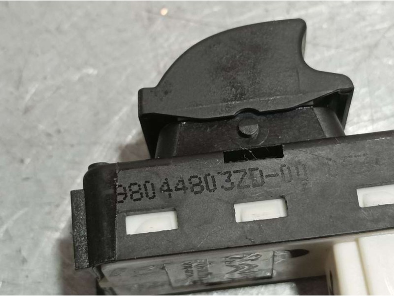 Recambio de mando elevalunas trasero izquierdo para peugeot 2008 (p1) active referencia OEM IAM 98044803ZD  