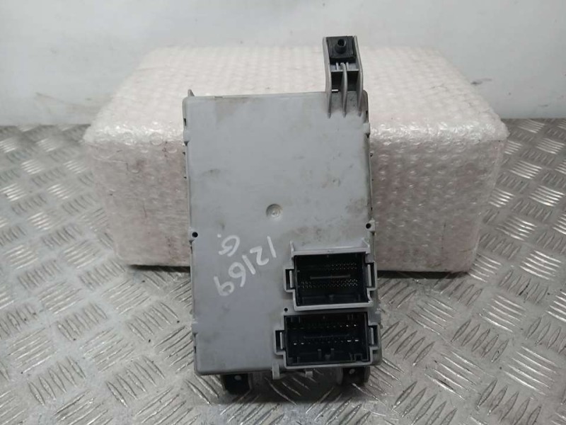 Recambio de caja reles / fusibles para ford ka (ccu) trend + referencia OEM IAM 517935210 28211878 