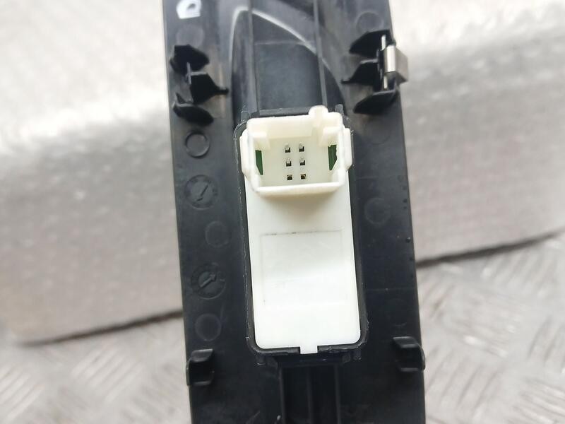 Recambio de mando elevalunas delantero derecho para peugeot 2008 (p1) allure referencia OEM IAM 98044803ZD  