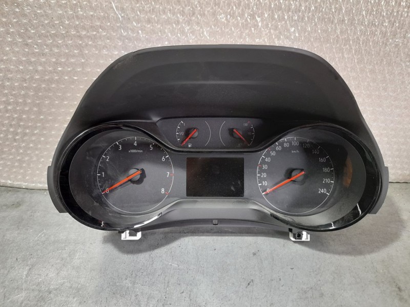 Recambio de cuadro instrumentos para opel corsa f edition referencia OEM IAM 983157618001  ANALOGICO