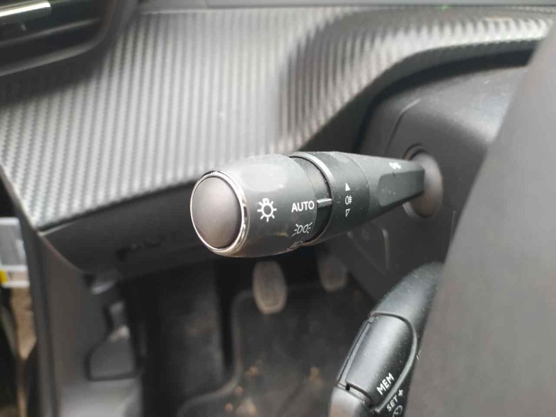 Recambio de mando luces y limpia para peugeot 2008 (p1) allure referencia OEM IAM 98552950ZD  