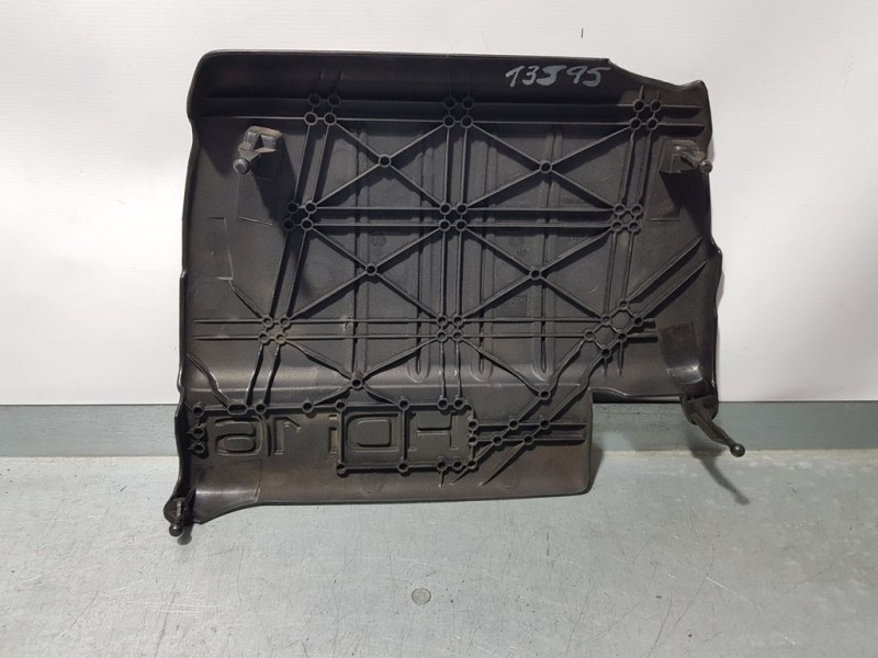 Recambio de tapa motor para citroën c3 picasso sx referencia OEM IAM 0137E5  